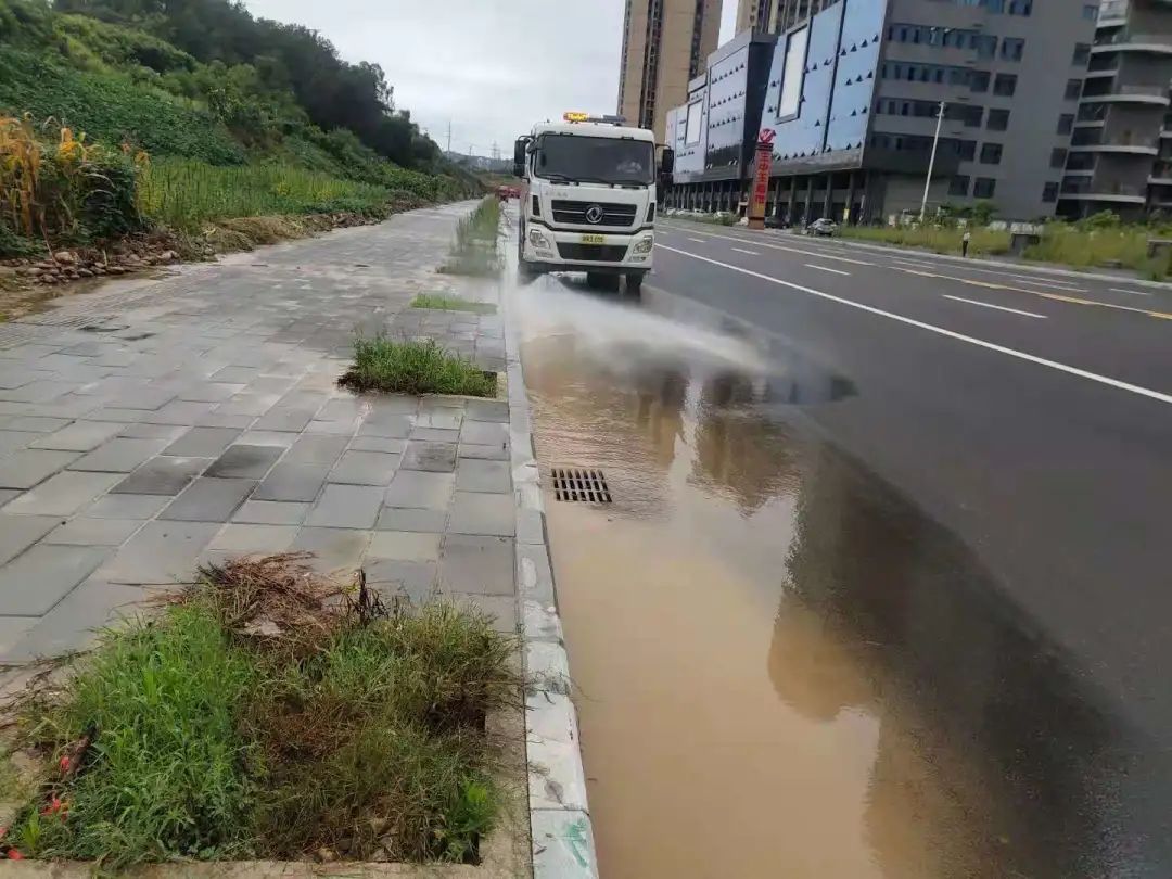 (清运路面淤泥)